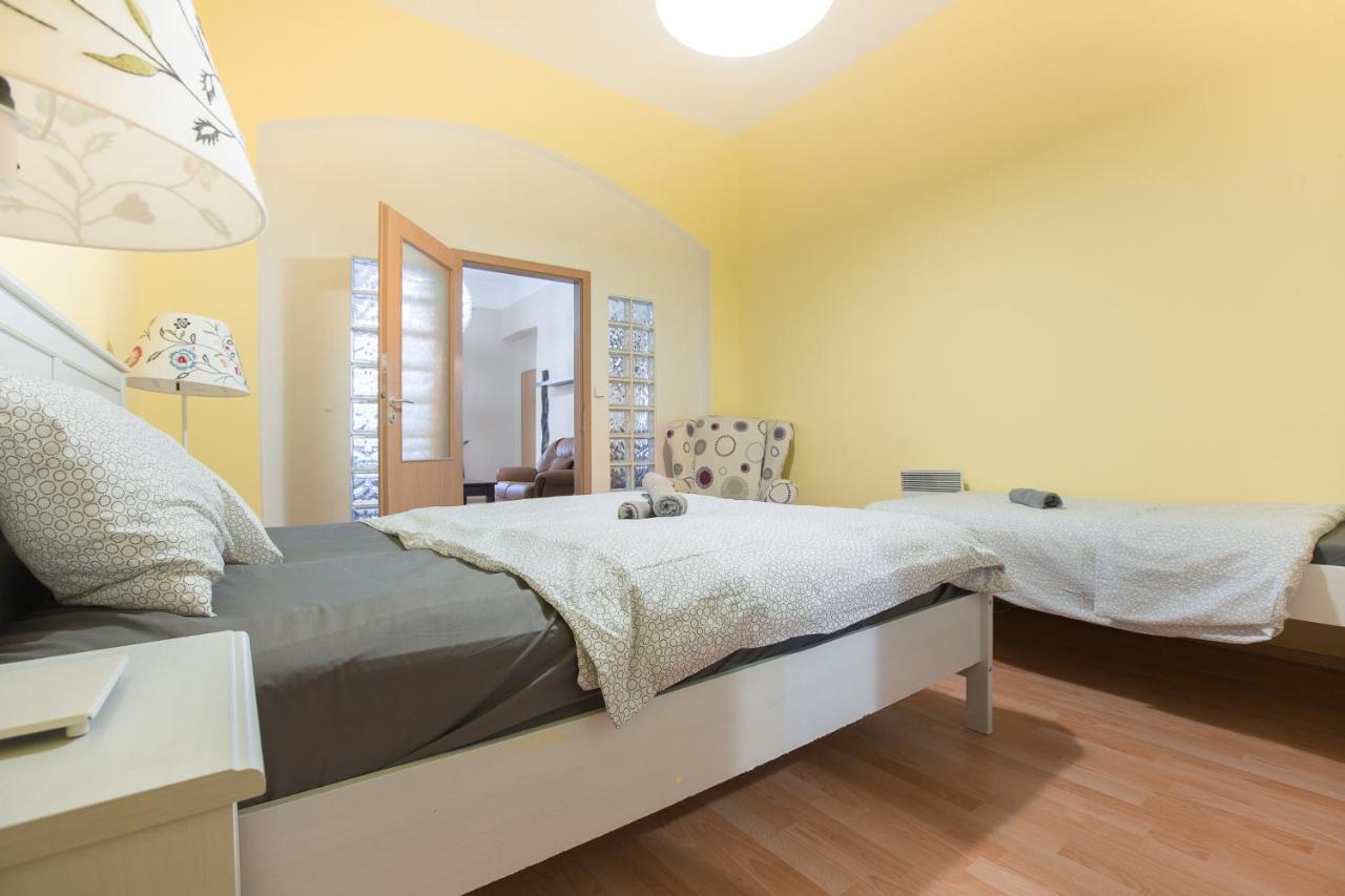 Premier Apartments Near The Museum Прага Экстерьер фото