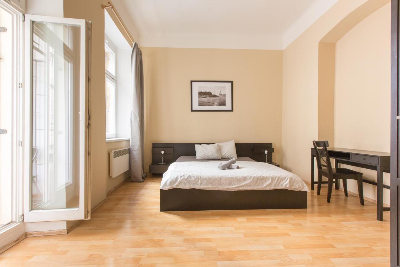 Premier Apartments Near The Museum Прага Экстерьер фото