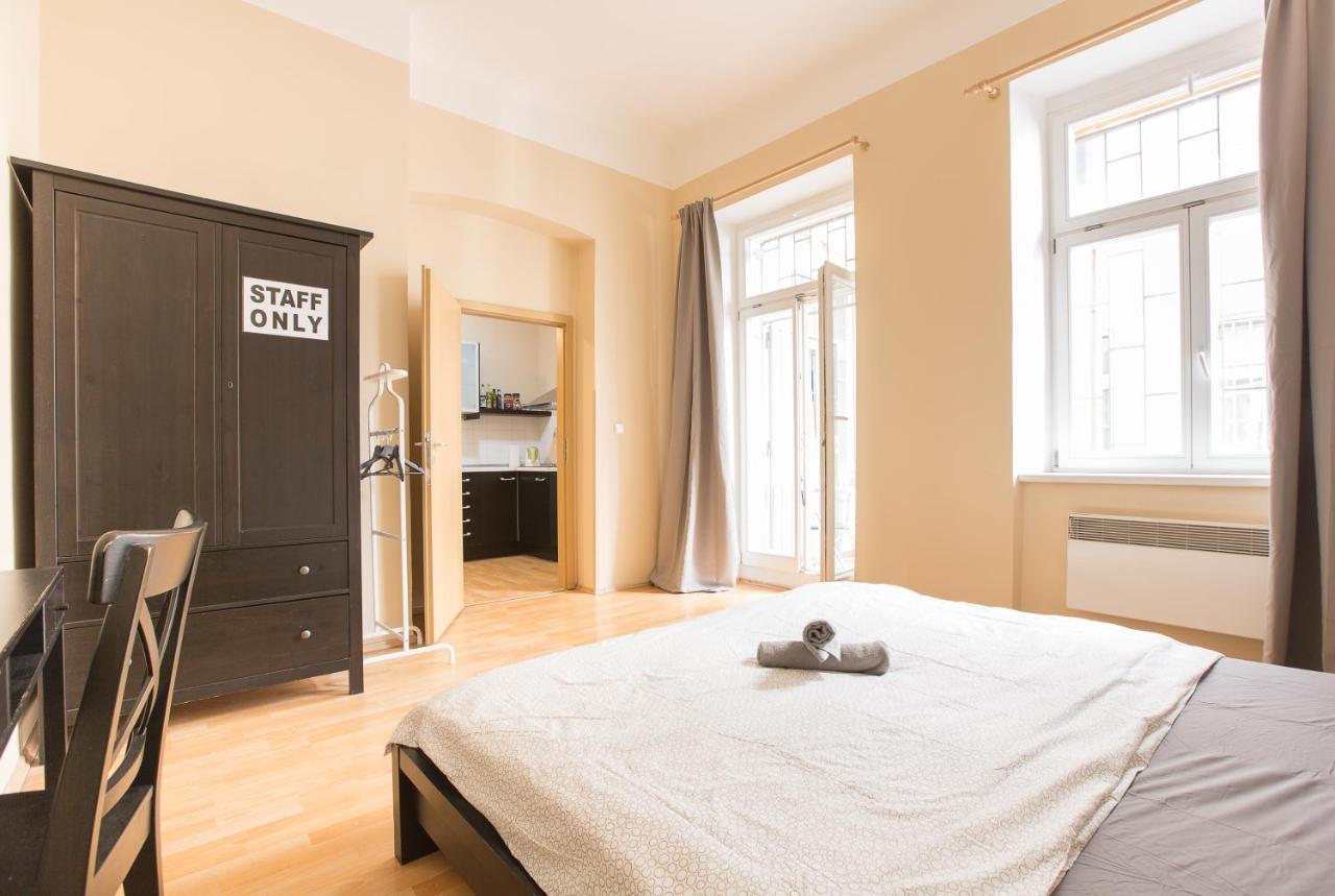 Premier Apartments Near The Museum Прага Экстерьер фото